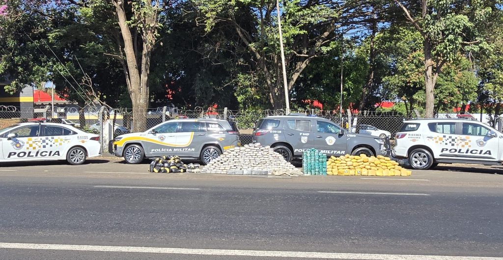 policia-rodoviaria-apreende-meia-tonelada-de-drogas-escondida-em-caminhao-frigorifico