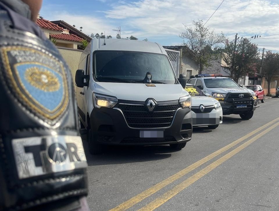 PM RODOVIÁRIA PRENDE TRIO E RECUPERA CARGA HOSPITALAR AVALIADA EM R$ 3 MILHÕES