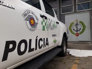 policia-militar-ambiental-combate-ocupacao-irregular-e-demole-construcao-em-area-de-manguezal-em-santos