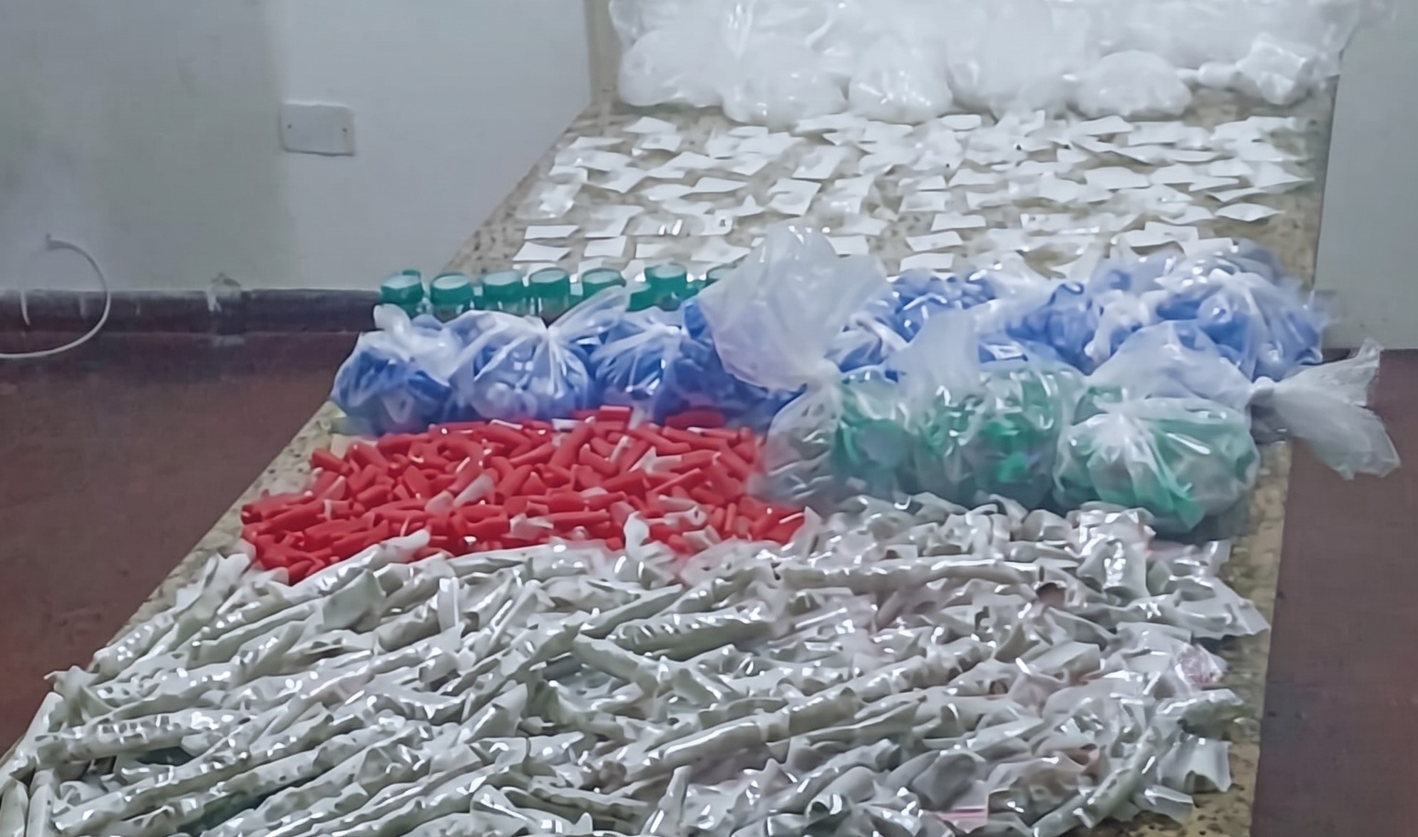 DOIS HOMENS SÃO PRESOS COM MAIS DE 2,8 MIL PORÇÕES DE DROGAS EM ITAPEVI